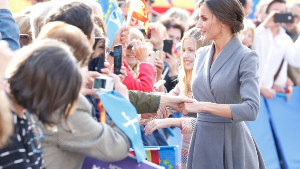 Los vestidos de la Reiña Letizia serán perfectos si quieres ceñir la cintura.