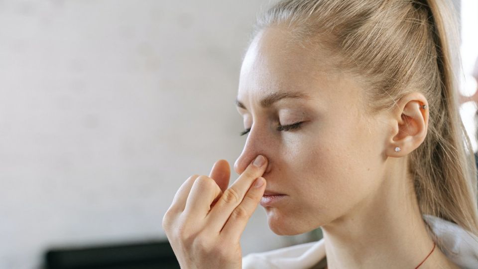 Checa las posturas de yoga para quitar el dolor de migraña