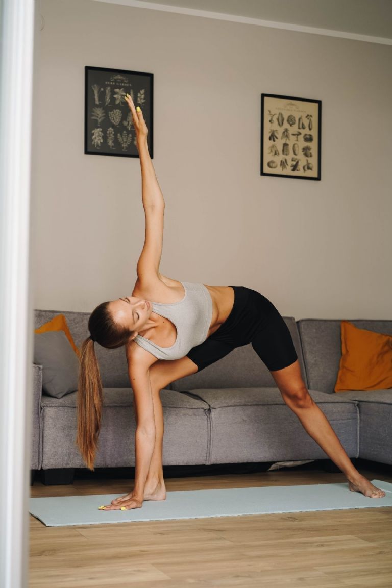posturas de yoga para fortalecer la columna vertebral