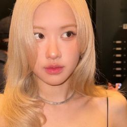 Rosé de BLACKPINK tiene las ondas perfectas para lucir elegante y juvenil