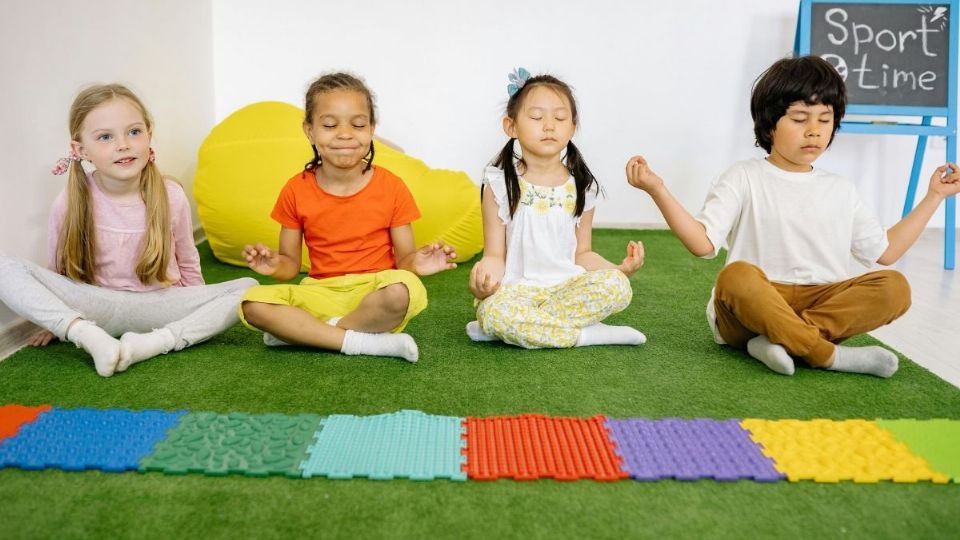 El cuento infantil que les enseñará a tus hijos a hacer yoga